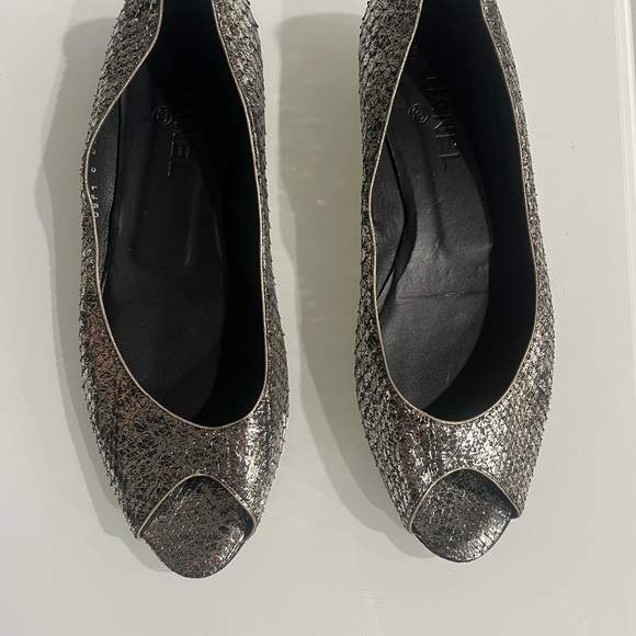 Chanel size 10 metallic pewter silver flats - Picture 4 of 7